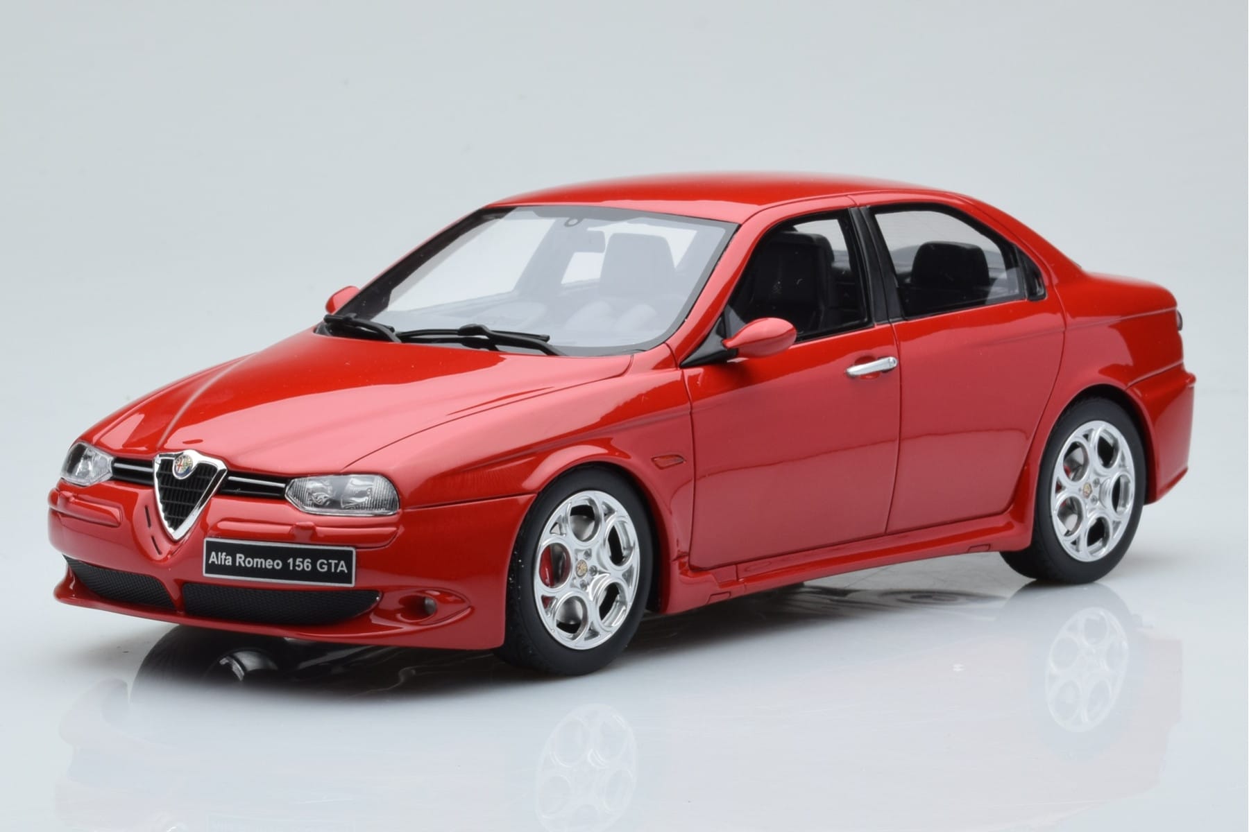 Alfa Romeo 156 GTA Rot Otto 1:18 OT1017 Resin