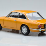 Alfa Romeo 1750 GTV Gelb Norev 1:18 - image 6 of 7
