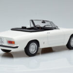 Alfa Romeo 2000 Spider Weiß Norev 1:18 - image 2 of 7