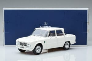 Alfa Romeo Giulia Ti Super Norev 1:18 187970 Druckguss — Bild 6 von 6