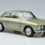 Alfa Romeo GTV 2000 Grün Limitierte Auflage Norev 1:18 187913 Druckguss - image 5 of 7