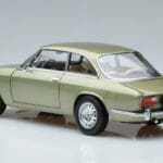 Alfa Romeo GTV 2000 Grün Limitierte Auflage Norev 1:18 187913 Druckguss - image 6 of 7