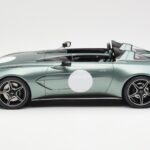 Aston Martin V12 Speedster Grün Metallic GT Spirit 1:18 GT906 - image 3 of 6