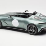 Aston Martin V12 Speedster Grün Metallic GT Spirit 1:18 GT906 - image 5 of 6
