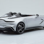 Aston Martin V12 Speedster Silber GT Spirit 1:18 - image 2 of 6