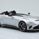 Aston Martin V12 Speedster Silber GT Spirit 1:18 - image 4 of 6