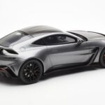Aston Martin V12 Vantage Magnetic Silber GT Spirit 1:18 GT443 - image 2 of 6