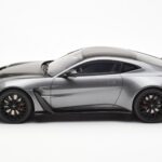 Aston Martin V12 Vantage Magnetic Silber GT Spirit 1:18 GT443 - image 3 of 6