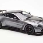 Aston Martin V12 Vantage Magnetic Silber GT Spirit 1:18 GT443 - image 4 of 6