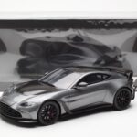 Aston Martin V12 Vantage Magnetic Silber GT Spirit 1:18 GT443 - image 6 of 6