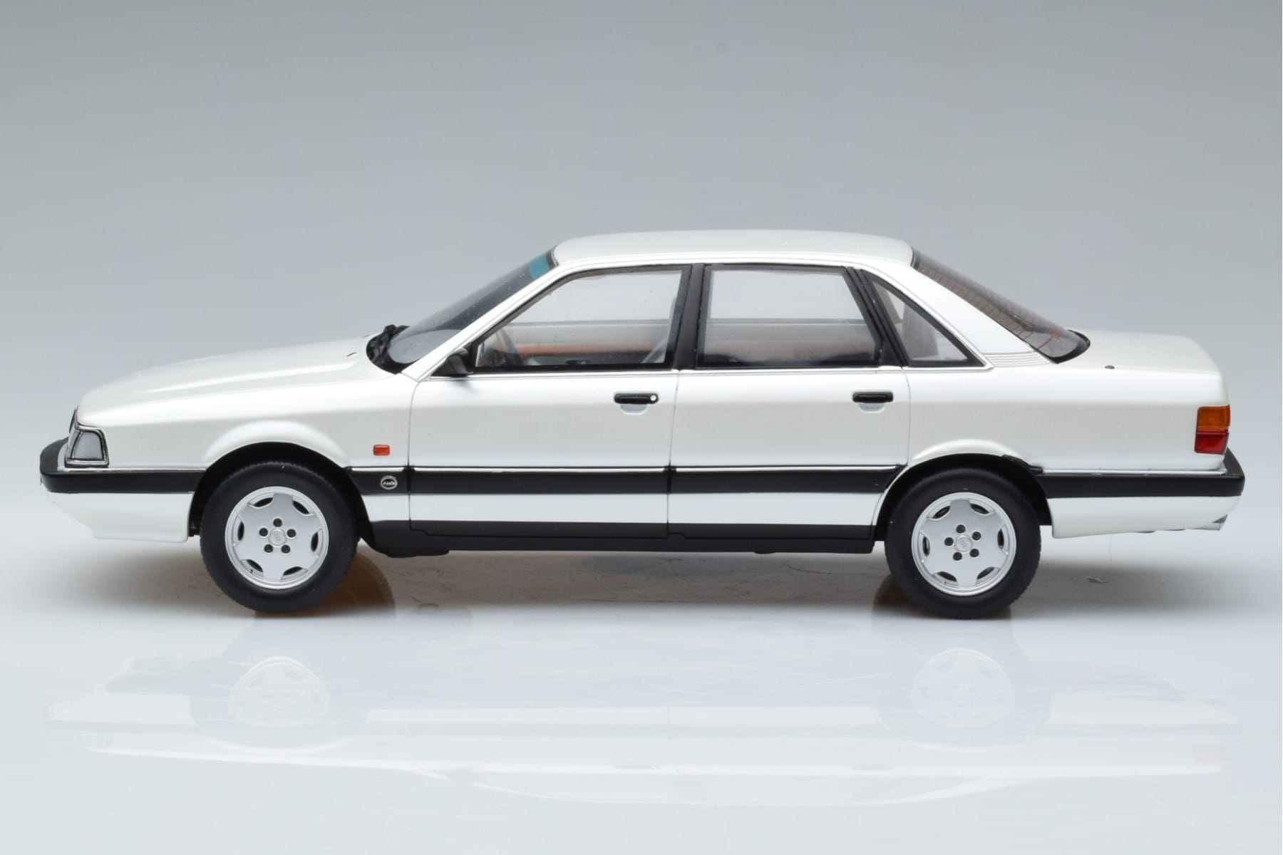 Audi 200 Quattro C3 Weiß Otto 1:18 OT408 Resin — Bild 3 von 6