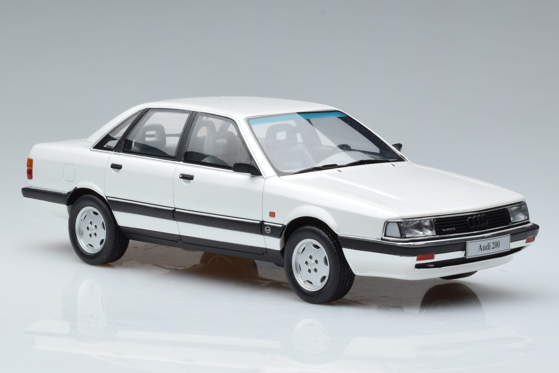 Audi 200 Quattro C3 Weiß Otto 1:18 OT408 Resin — Bild 4 von 6