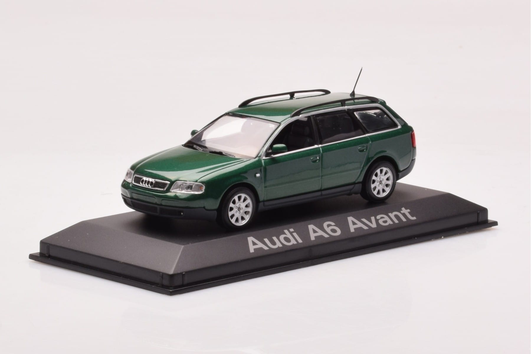 Audi A6 C5 Avant Grün Minichamps 1:43 5010106213 Druckguss — Bild 2 von 4