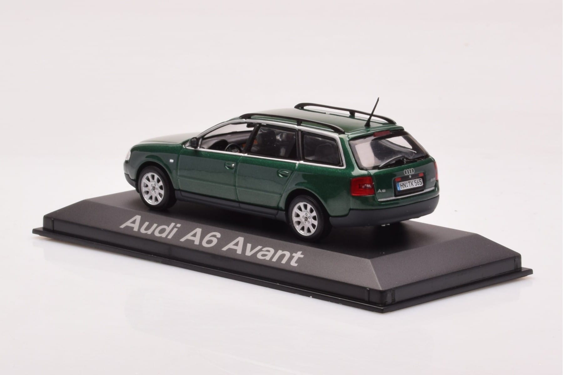Audi A6 C5 Avant Grün Minichamps 1:43 5010106213 Druckguss — Bild 3 von 4