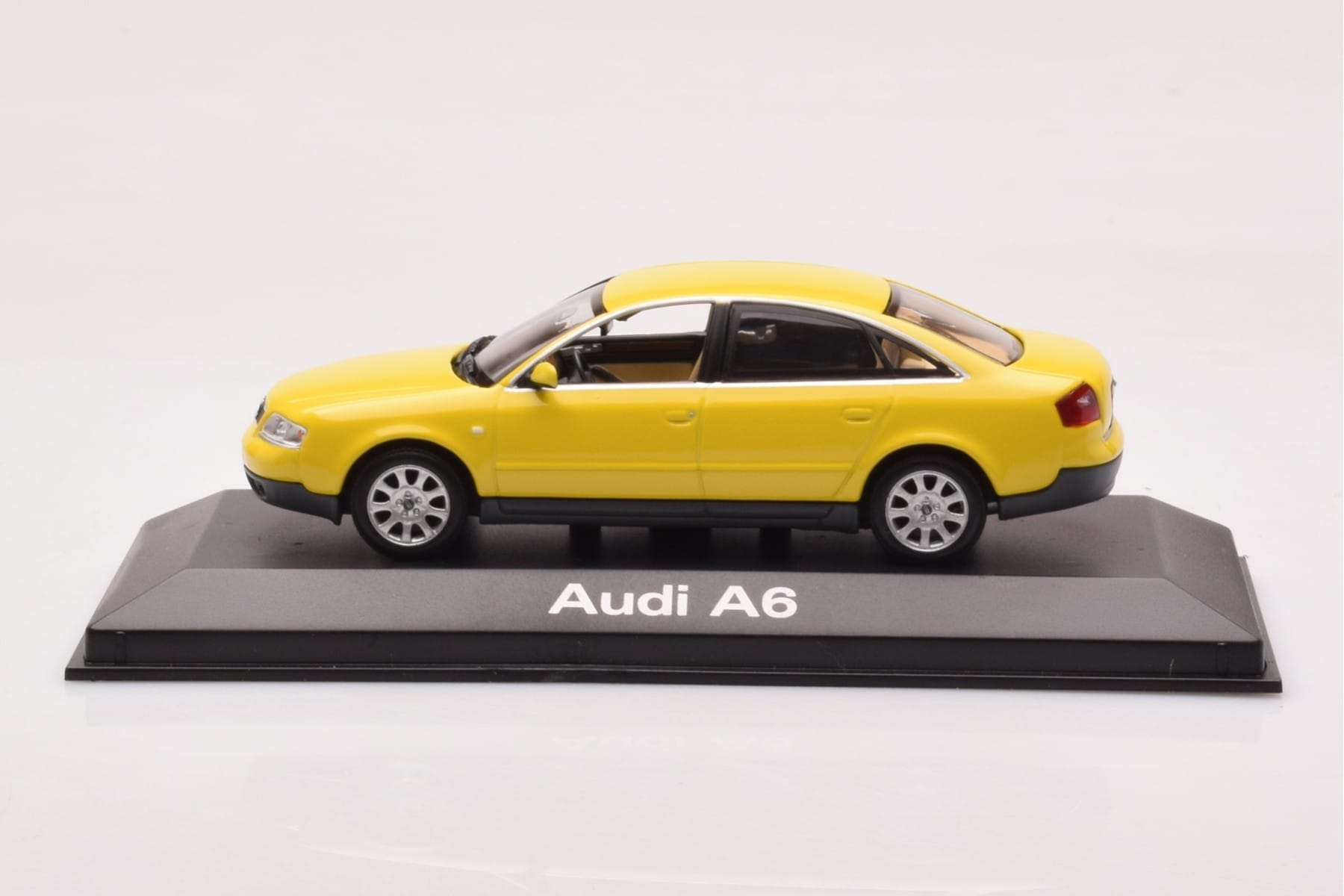 Audi A6 C5 Gelb Minichamps 1:43 IND47004 Druckguss