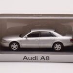 Audi A8 D2 Silber Grüner Streifen Minichamps 1:43 - image 4 of 4