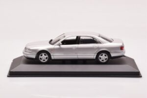 Audi A8 D2 Silber Minichamps 1:43 433013006