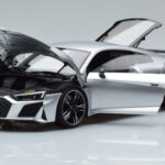 Audi R8 Performance Silber Kengfai 1:18 - image 2 of 10