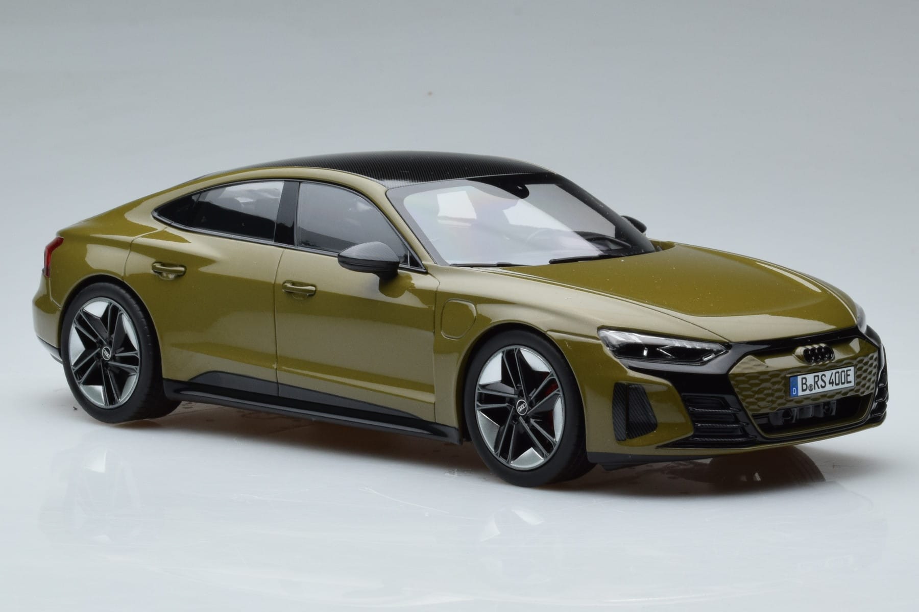 Audi RS E-Tron GT Olivgrün Norev 1:18 188380 Druckguss — Bild 4 von 6