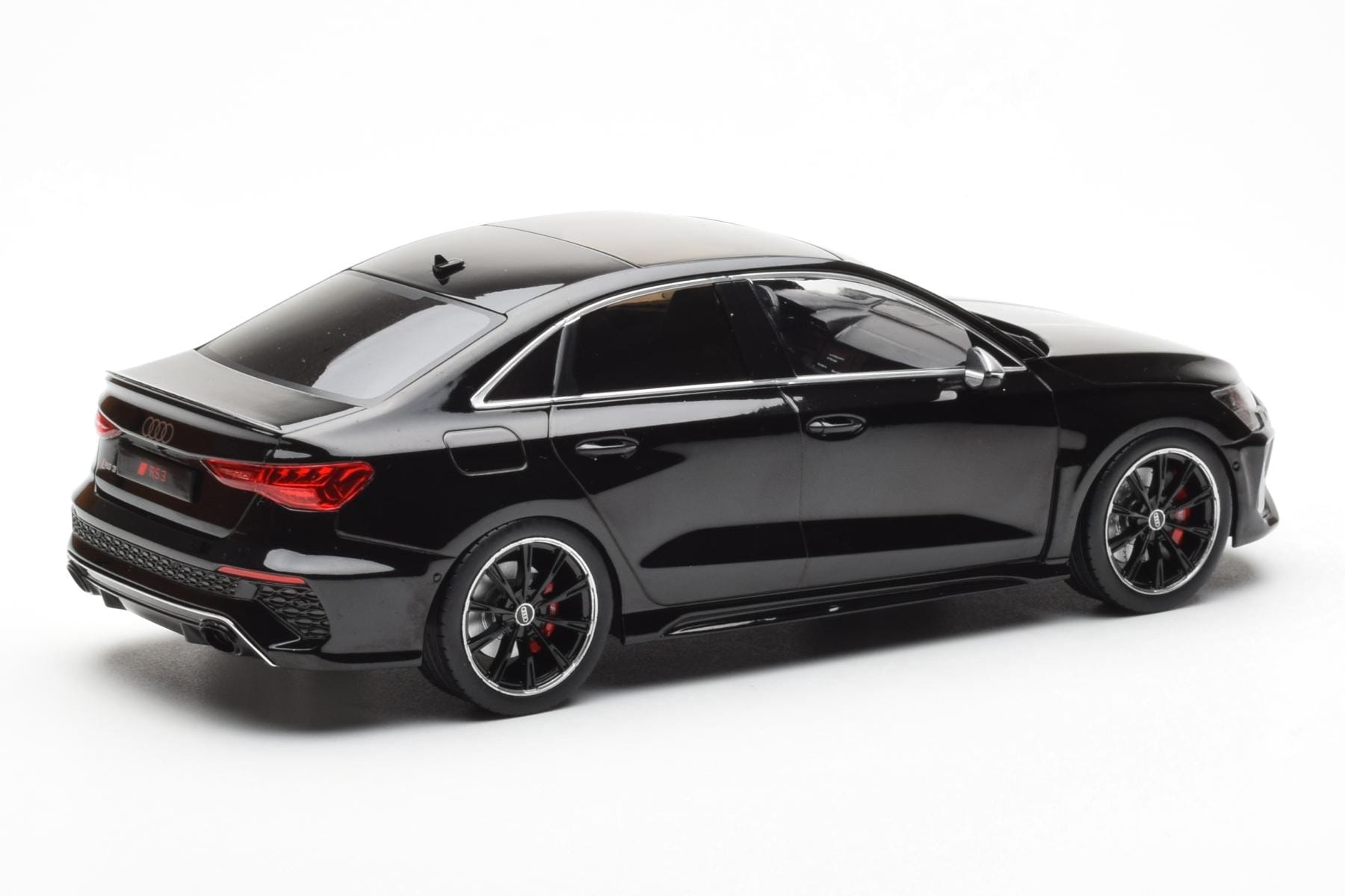 Audi RS3 8Y Limousine Schwarz MCG 1:18 MCG18450 Druckguss — Bild 2 von 6