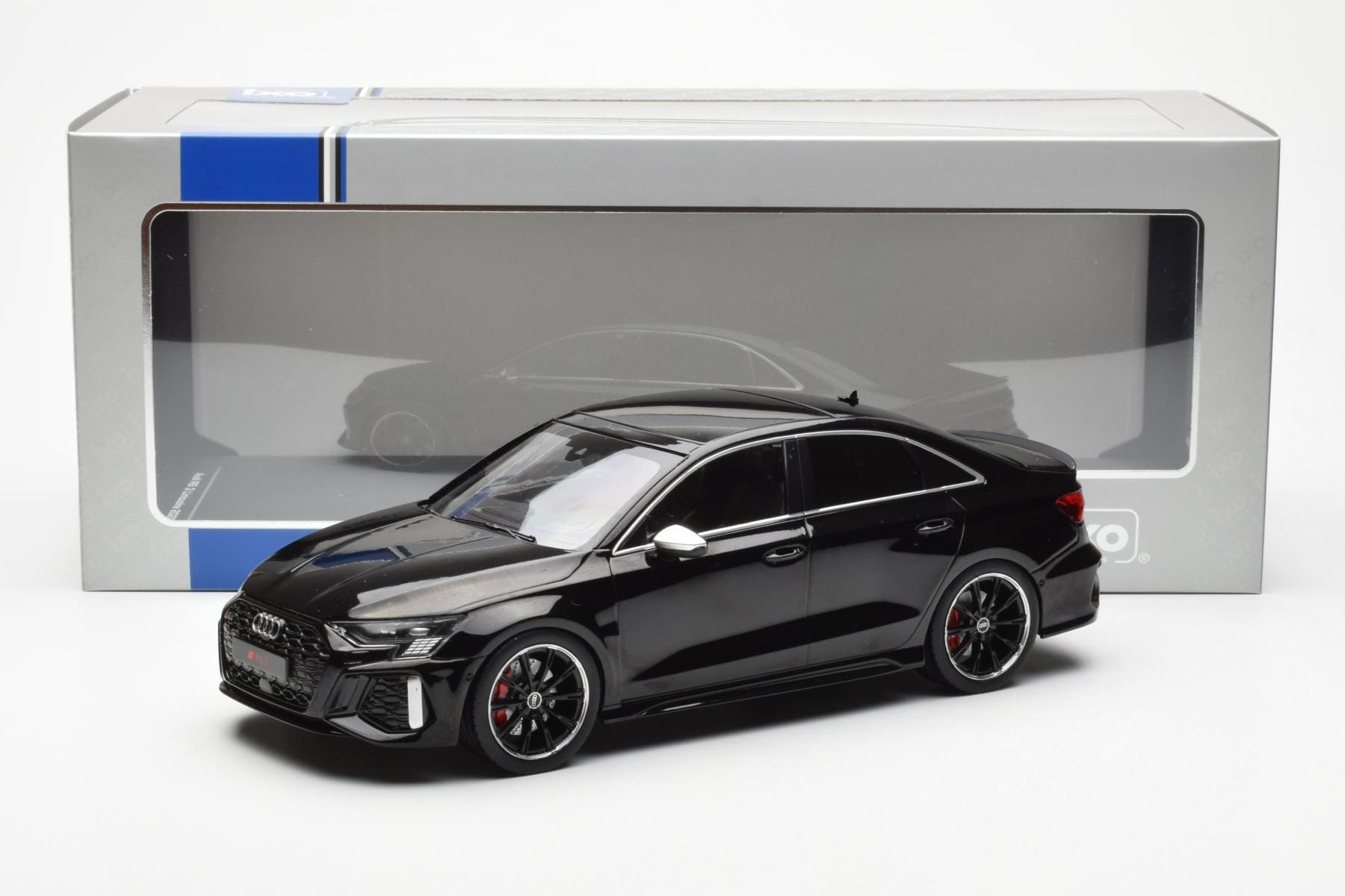 Audi RS3 8Y Limousine Schwarz MCG 1:18 MCG18450 Druckguss — Bild 6 von 6