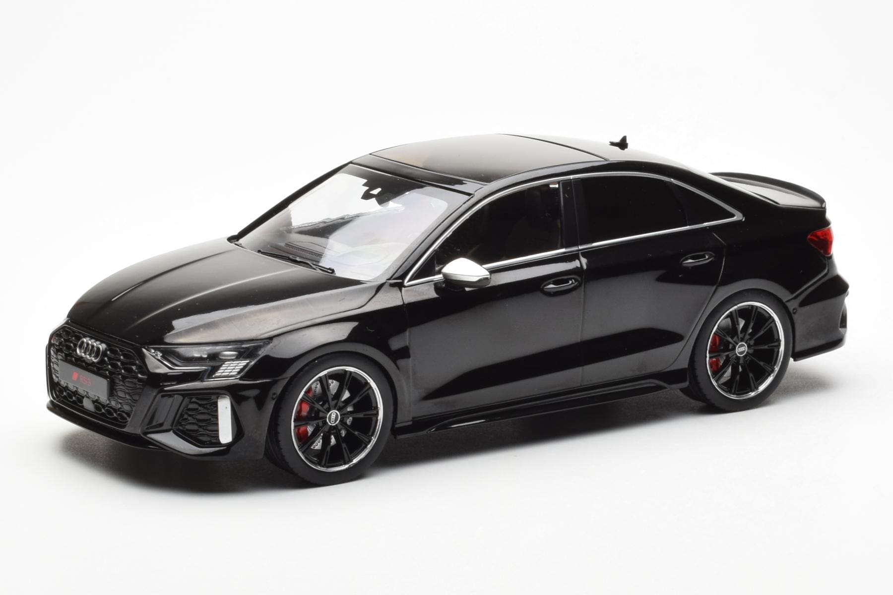 Audi RS3 8Y Limousine Schwarz MCG 1:18 MCG18450 Druckguss
