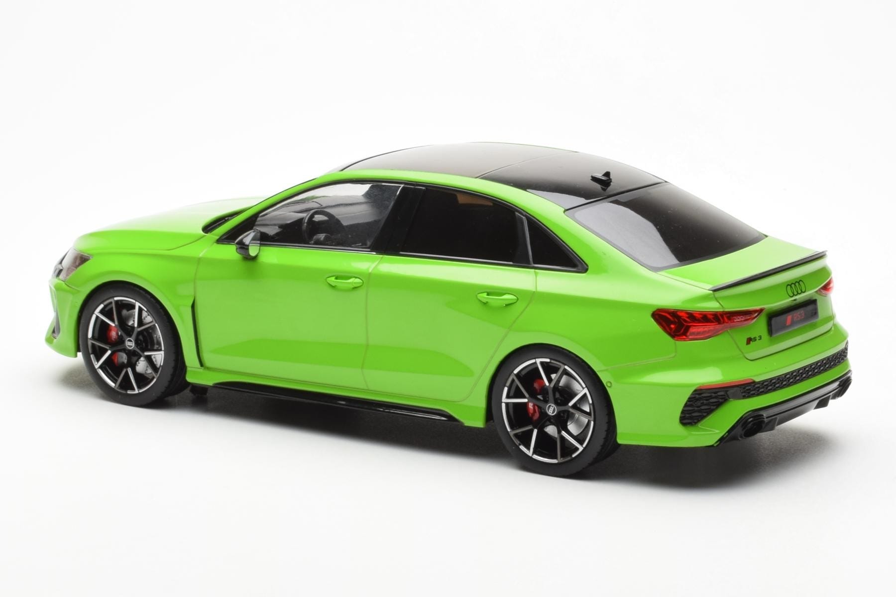 Audi RS3 8Y Limousine Grün MCG 1:18 MCG18449 Druckguss — Bild 5 von 6