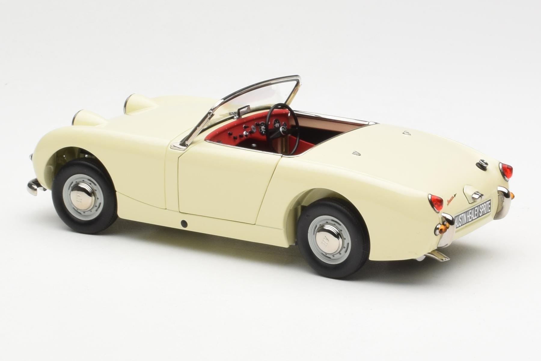 Austin-Healey Sprite Mk I Open Old English Weiß Kyosho 1:18 08953EW Druckguss — Bild 7 von 8