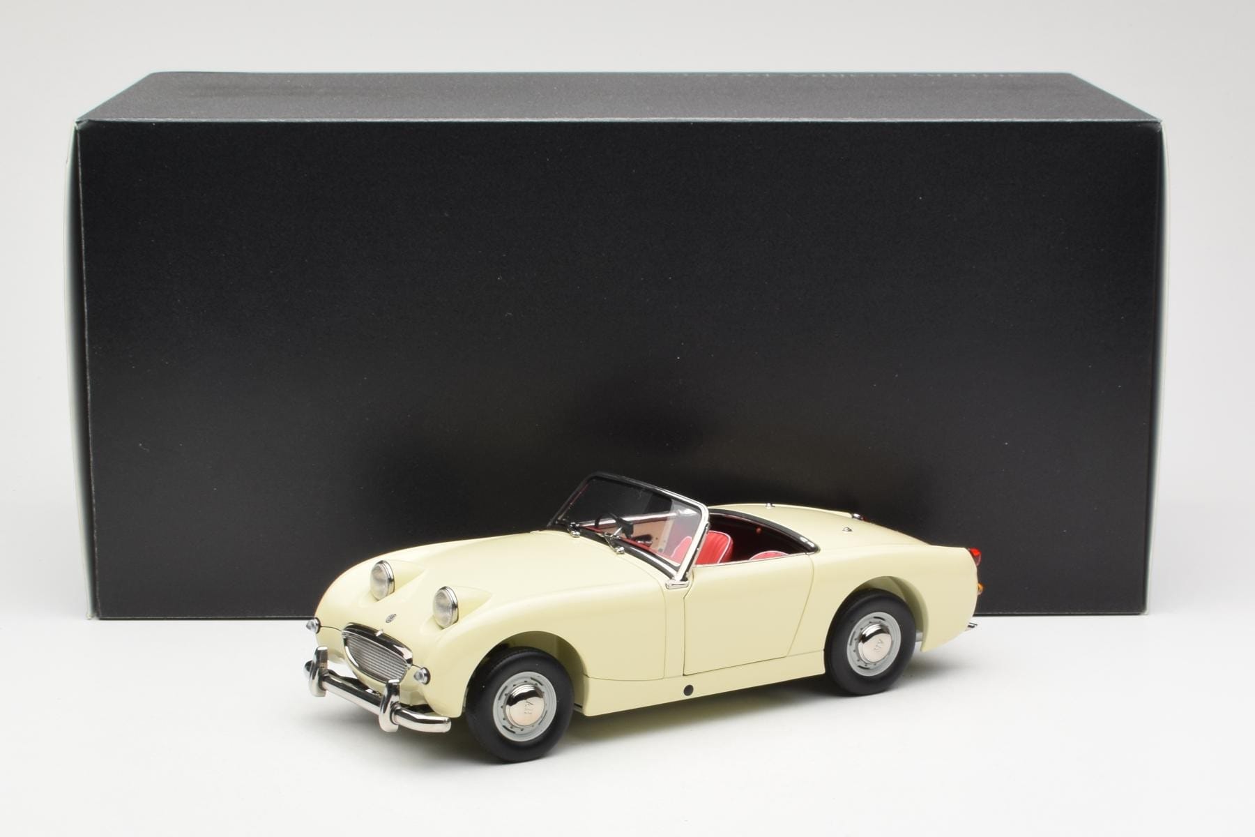 Austin-Healey Sprite Mk I Open Old English Weiß Kyosho 1:18 08953EW Druckguss — Bild 8 von 8