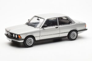BMW 323i E21 Aspen Silber AUTOart 1:18 80430433552