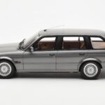 BMW 325i E30 Touring Grau Otto 1:18 - image 3 of 6