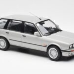 BMW 325i E30 Touring Silber Norev 1:18 183216 - image 4 of 6