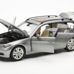 BMW 330i E91 Touring Grau Metallic Kyosho 1:18 - image 2 of 8