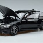 BMW 330i G20 Schwarz Metallic Norev 1:18 183277 Druckguss - image 2 of 7