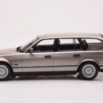 BMW 530i E34 Touring Grau Metallic MCG 1:18 - image 3 of 6