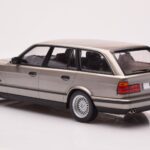 BMW 530i E34 Touring Grau Metallic MCG 1:18 - image 5 of 6