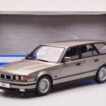 BMW 530i E34 Touring Grau Metallic MCG 1:18 - image 6 of 6