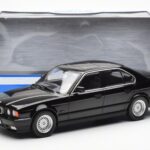 BMW 540i E34 Schwarz Metallic MCG 1:18 - image 6 of 6