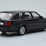 BMW 540i E34 Touring Schwarz Metallic MCG 1:18 - image 2 of 6