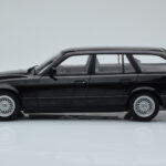 BMW 540i E34 Touring Schwarz Metallic MCG 1:18 - image 3 of 6