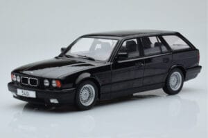 BMW 540i E34 Touring Schwarz Metallic MCG 1:18 MCG18329