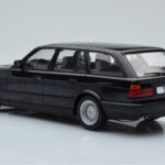 BMW 540i E34 Touring Schwarz Metallic MCG 1:18 - image 5 of 6
