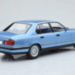 BMW 7 Series E32 730i Blau MCG 1:18 MCG18160 Druckguss - image 2 of 5