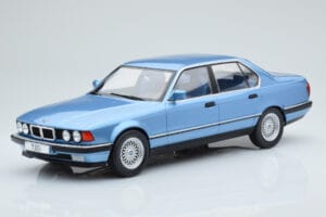 BMW 7 Series E32 730i Blau MCG 1:18 MCG18160 Druckguss