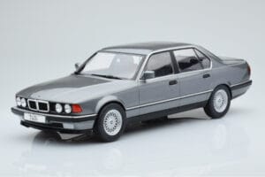 BMW 7 Series E32 740i Silber MCG 1:18 MCG18161 Druckguss