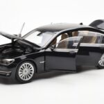 BMW 750Li F02 Facelift Carbon Schwarz Kyosho 1:18 - image 2 of 8
