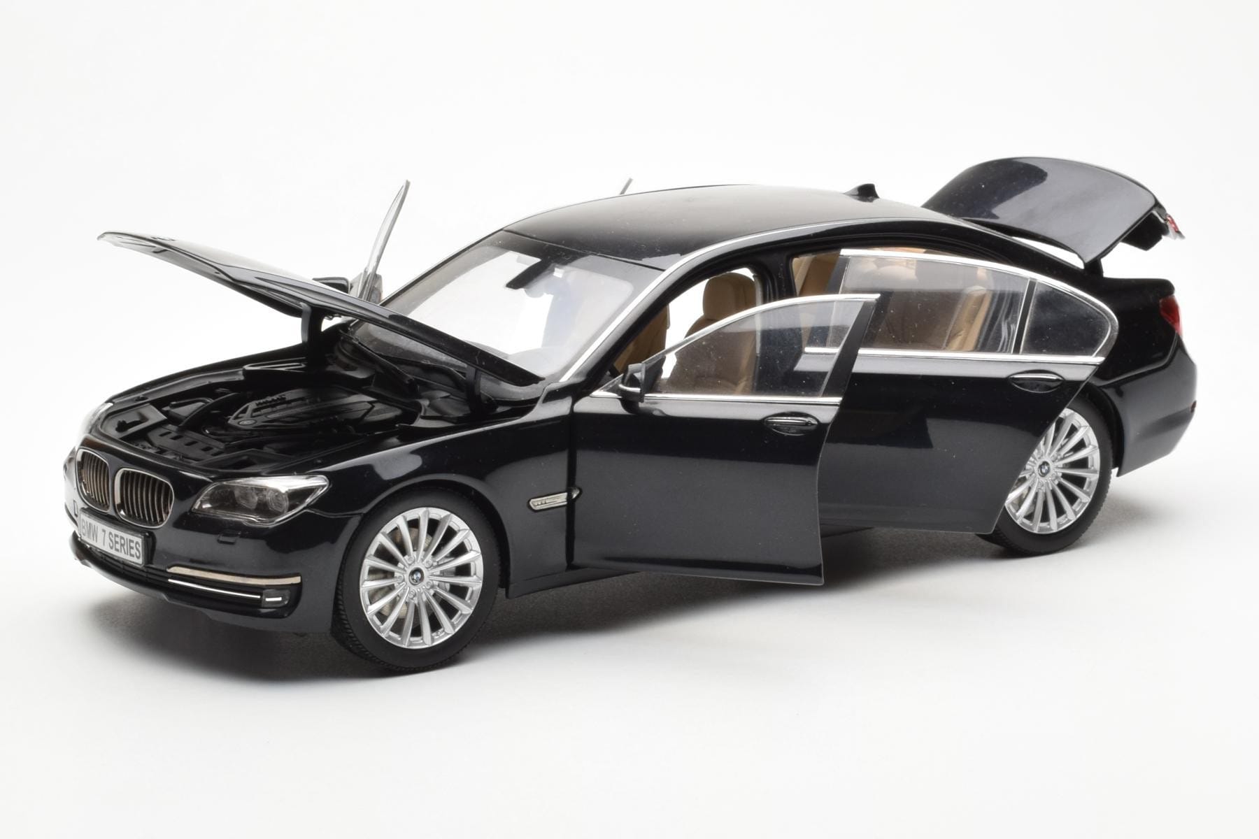 BMW 750Li F02 Facelift Carbon Schwarz Kyosho 1:18 08784BK Druckguss — Bild 2 von 8
