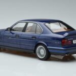 BMW Alpina B10 4.6 E34 Blau MCG 1:18 MCG18230 Druckguss - image 5 of 6