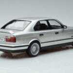 BMW Alpina B10 4.6 E34 Silber MCG 1:18 MCG18231 Druckguss - image 2 of 5