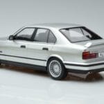 BMW Alpina B10 4.6 E34 Silber MCG 1:18 MCG18231 Druckguss - image 5 of 5
